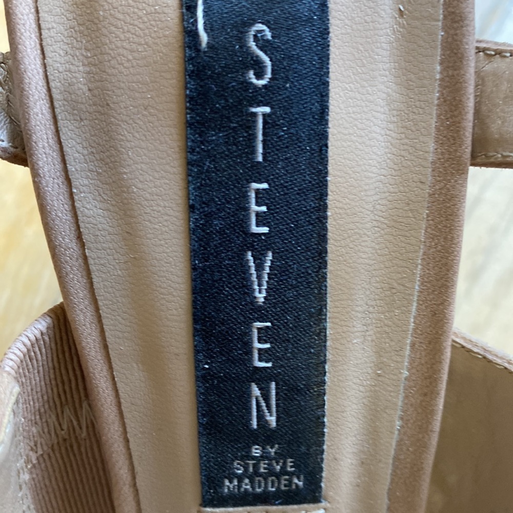 Tan Sandal block heels by Steve Madden. Size 8 M. - Picture 4 of 5